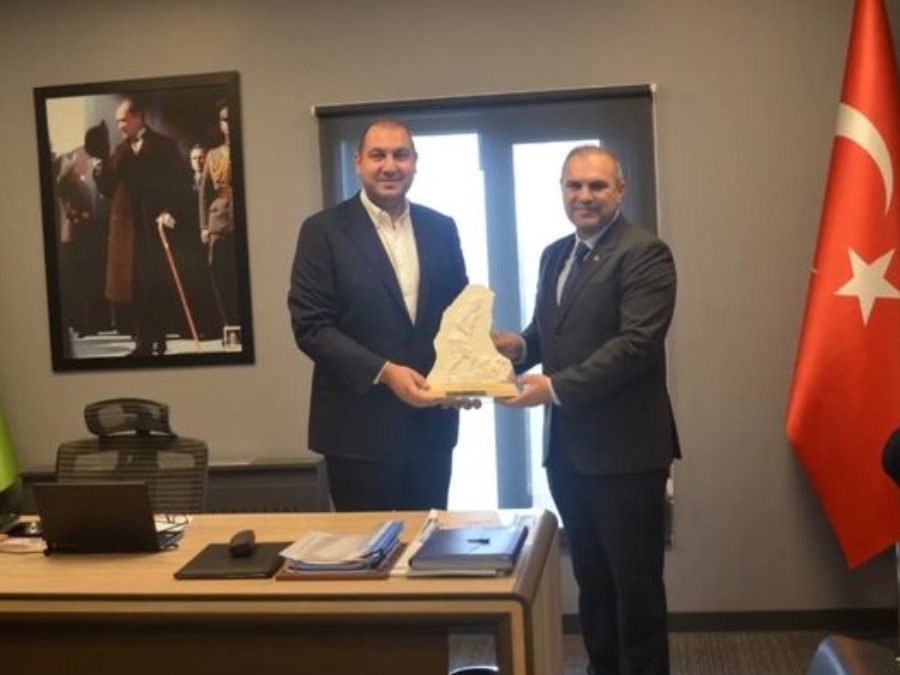 İstanbul Büyükşehir Belediyesi Mahallî idareler Koordinatörü sn.Kemal Aydın beyefendiyi ve İsfalt Genel Müdür Yardımcısı sn Mustafa Yüksel Beyefendileri makamlarında ziyaret